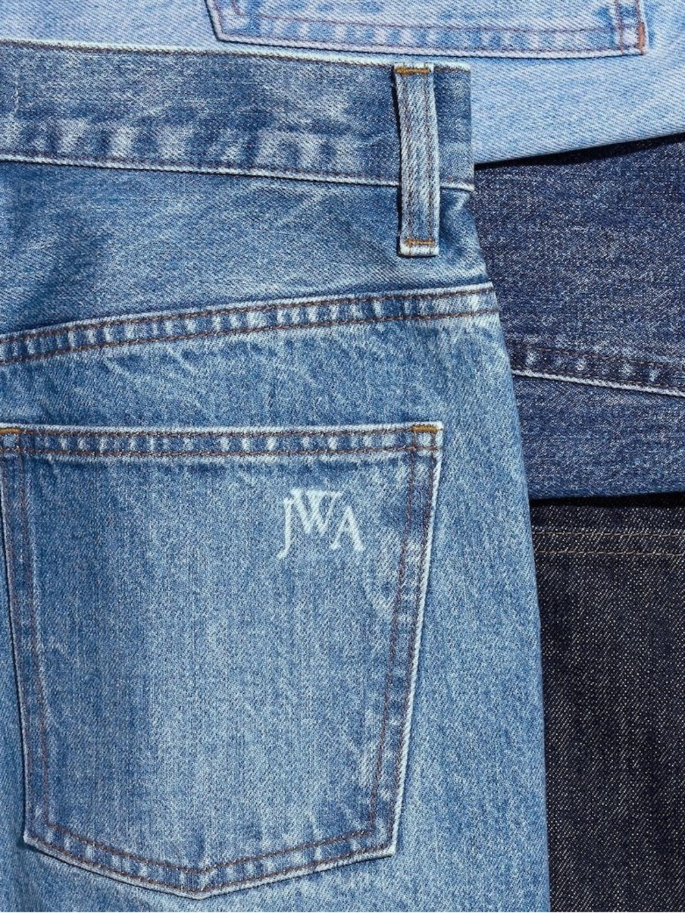 JW Anderson x UNIQLO Women’s Straight Jeans in Medium / Light Wash Size 23